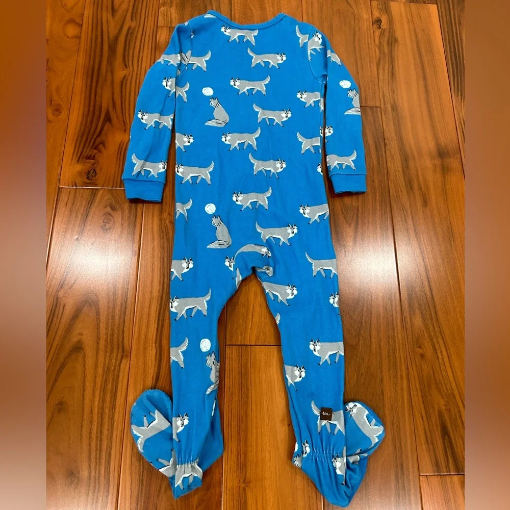 Wolf print Night Night Footed Pajamas in blue by Tea Collection - Picture 2 of 6